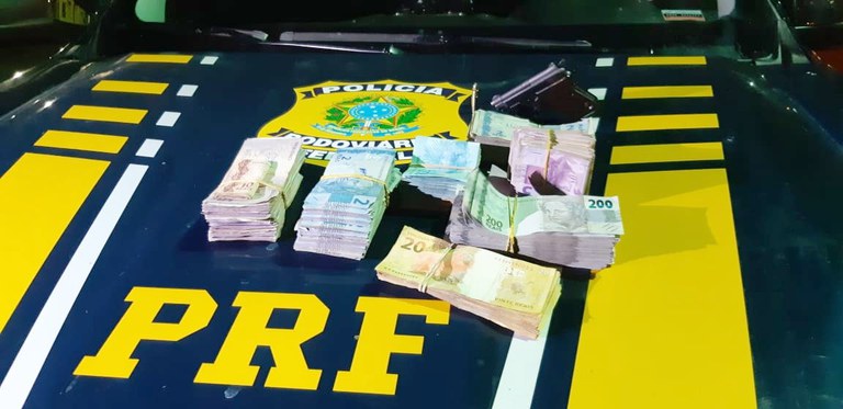 PRF detém homem com pistola e R$47 mil em Salgueiro