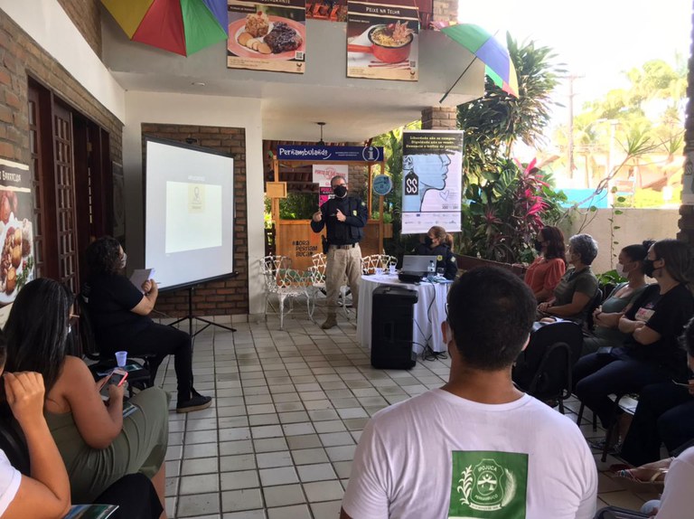 PRF participa de ação de enfrentamento ao tráfico de pessoas em Ipojuca