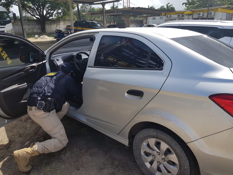 PRF recupera carros levados de locadoras em Pernambuco