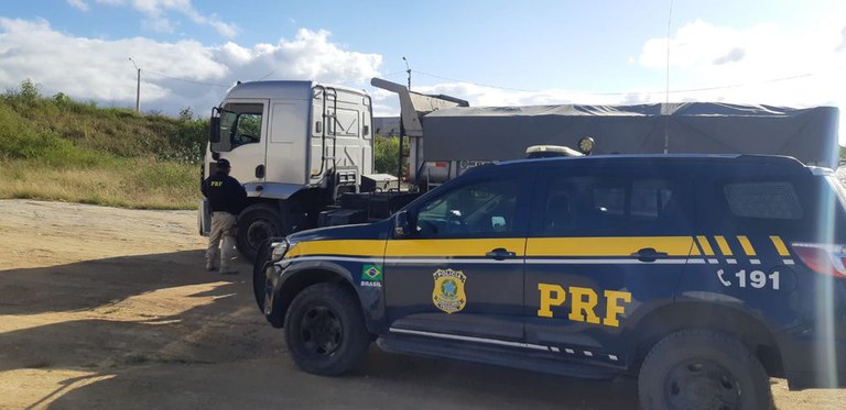 PRF registra 75 toneladas de excesso de peso em Caruaru