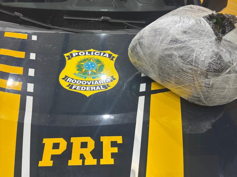 PRF apreende maconha embaixo de estepe de carro em Petrolina