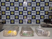 PRF apreende quase 3 kg de cocaína em ônibus na BR 135, no município de Bom Jesus (PI)