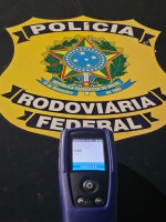 Em Teresina, motorista embriagado tenta fugir da fiscalização em alta velocidade e é preso pela PRF.