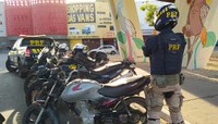 PRF recupera motocicleta roubada e prende homem por receptação na BR 316, em Teresina (PI)