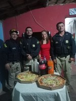 Jovem que sonha ingressar na PRF é surpreendida por policiais em seu aniversário de 18 anos