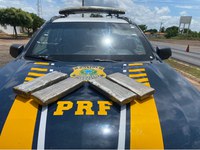 PRF apreende 3,3 kg de maconha e prende cinco pessoas por tráfico na BR 316, Picos (PI)