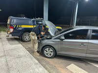 PRF, em Valença (PI), recupera carro roubado em novembro de 2023 em Recife (PE)