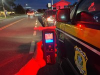 PRF flagra dois condutores embriagados e inabilitados em Parnaíba (PI)