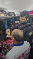 PRF realiza comandos educativos e fiscalização de transporte coletivo em Bom Jesus