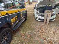 PRF recupera veículo roubado durante fiscalização em Teresina (PI)