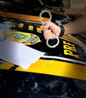 PRF prende, em Picos (PI), homem com mandado de prisão por homicídio