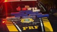 PRF prende foragido da Justiça e apreende 10 kg de drogas durante abordagem