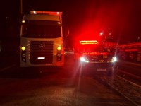 PRF recupera caminhão com registro de roubo durante fiscalização em Picos (PI)