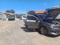 PRF recupera veículo roubado durante fiscalização em Floriano (PI)