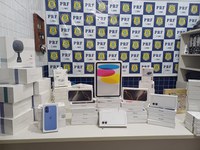 Polícia Rodoviária Federal apreende eletrônicos e perfumes importados irregularmente em Piripiri (PI)