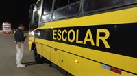 PRF flagra irregularidades em veículo de transporte escolar na BR 316 em Teresina