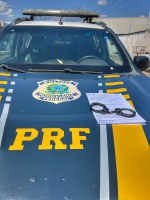 PRF cumpre mandado de prisão durante fiscalização na BR-316, em Picos