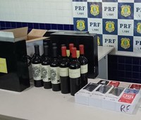 PRF apreende bebidas, eletrônicos e drogas em fiscalização de ônibus em Floriano/PI