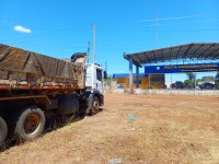 PRF apreende carga de pedras de paralelepípedos sem documentação fiscal e ambiental em Valença (PI)