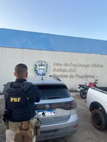 PRF recupera veículo com restrição de furto em Picos