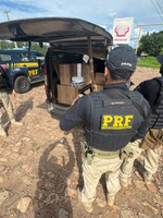 PRF apreende carga de 20 mil maços de cigarros contrabandeados em Barras (PI) durante Operação Sentinela
