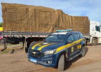 PRF flagra transporte de 41,79 m³ de madeira nativa, com excesso de 16,79 m³, durante fiscalização em Picos (PI)