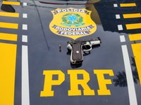 PRF apreende arma de fogo após atendimento a acidente na BR-316, em Picos (PI)