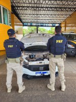 PRF apreende veículo adulterado durante fiscalização na BR-230 em Floriano