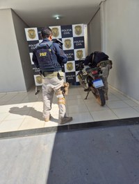 PRF recupera motocicleta roubada e apreende outra com sinais de adulteração em ações no Piauí
