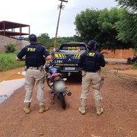 Em Picos/PI: PRF recupera às margens da BR 316 motocicleta que havia sido tomada de assalto há 09 anos e prende homem pelo crime de Receptação