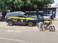 PRF apreende motocicleta adulterada na BR 230 em Oeiras