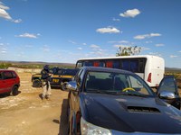 Em Bom Jesus/PI: PRF apreende Pick Up com mais de R$ 22 mil reais em débitos e que era conduzida por condutor com CNH vencida há mais de 30 dias na BR 135