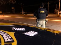 Em Picos PRF autua caminhoneiro por estar portando 30 unidades de anfetaminas para consumo na BR 316