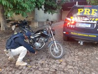 Em Piracuruca, PRF recupera motocicleta roubada há 6 anos e prende homem acusado de Receptação
