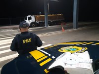 PRF autua caminhoneiro por estar portando anfetaminas(droga) para consumo na BR 316 em Valença do Piauí
