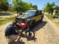 Em Cristino Castro/PI: PRF apreende na BR 135 motocicleta adulterada e que estava indevidamente licenciada