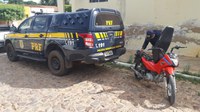 Em Pio IX/PI: PRF recupera na BR 020 motocicleta que havia sido tomada de assalto em Teresina/PI e prende mulher pelo crime de Receptação