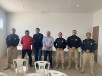 PRF realiza palestra educativa sobre os perigos de  animais soltos nas rodovias federais