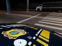 PRF autua caminhoneiro com cartela de Rebites na BR 316