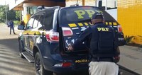 PRF cumpre mandado de prisão na BR 230 em Floriano e prende homem acusado de roubo.