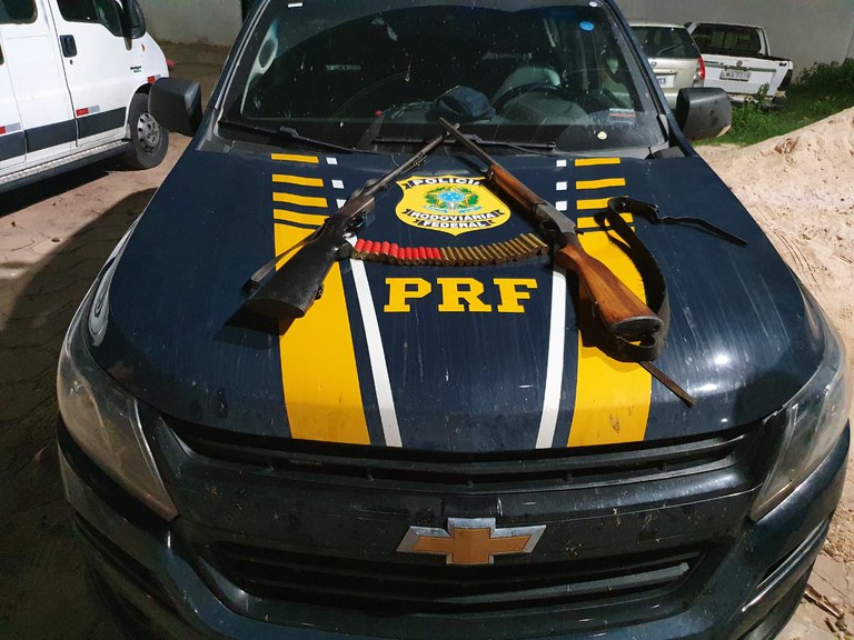 Em Bom Jesus/PI: PRF apreende na BR 135 armamento de grosso calibre e prende dois homens por Porte Ilegal de Arma de Fogo e Munições