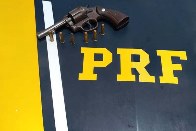 Em Parnaíba/PI: Empresária é presa pela PRF na BR 343 acusada do crime de Porte Ilegal de Arma de Fogo