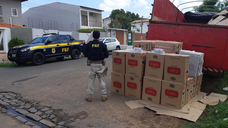 Em Picos/PI: Carga de cigarros contrabandeados avaliada em R$ 120.000,00 é apreendida pela PRF na BR 316