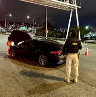 PRF recupera veículo avaliado em aproximadamente 400 mil reais