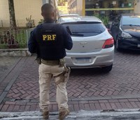 Carro roubado há menos de uma semana é recuperado na Rodovia Rio-Santos