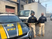 Caminhão furtado é recuperado pela PRF em Duque de Caxias