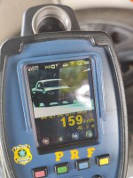 PRF faz fiscalizações com radares na BR 101 e flagra 260 condutores em excesso de velocidade