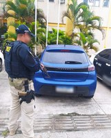 PRF recupera veículo com registro de apropriação indébita na Dutra