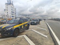 PRF realiza mais uma fiscalização para inibir motoristas que “furam fila” na Ponte Rio-Niterói