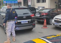 PRF recupera carro roubado e prende motorista na Ponte Rio-Niterói
